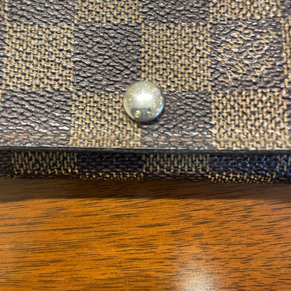 Clearance! Authentic Louise Vuitton Damier Ebony Key Holder. - Picture 8 of 13